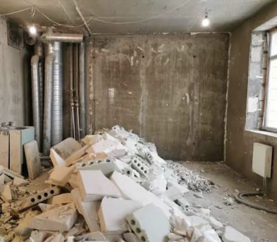 Демонтаж стен , домов , перегородок