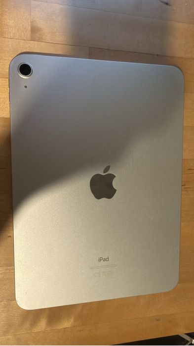 iPad 10.ª Geração 64GB Wi-Fi + Cellular (Dados Móveis)