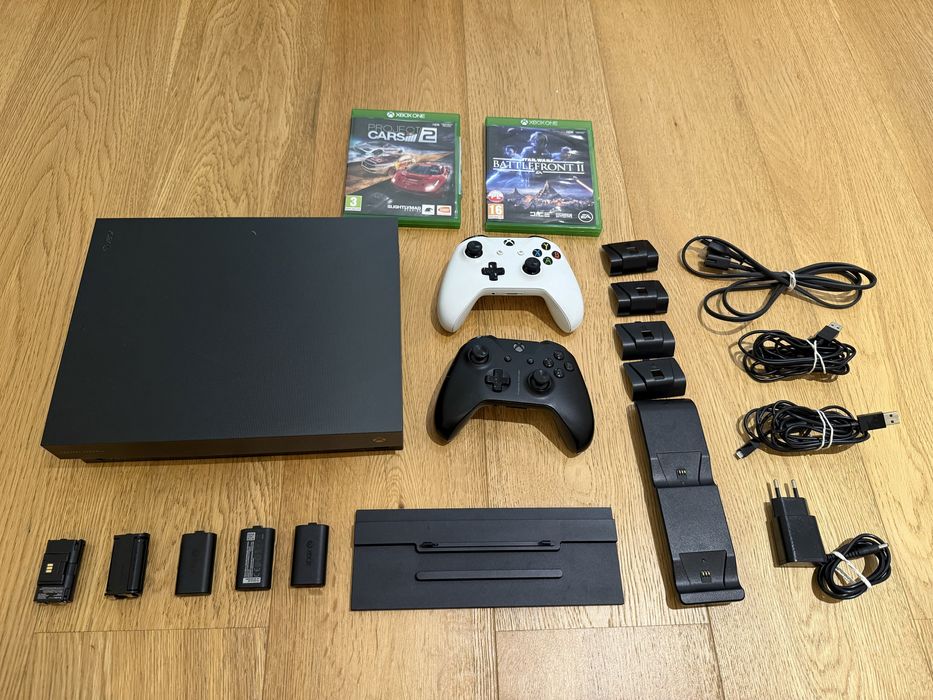 Xbox - □□XBOX ONE X 中古美品　Project Cars2付 送料無料□□ □□XBOX ONE X 中古美品 Project Cars2付 送料無料