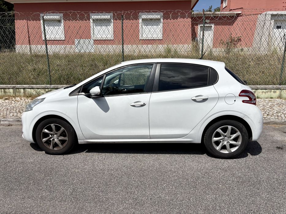 Peugeot 208 — fotografia 4