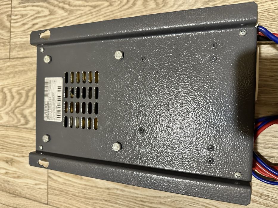 Інвертор 12в Кулон Q300