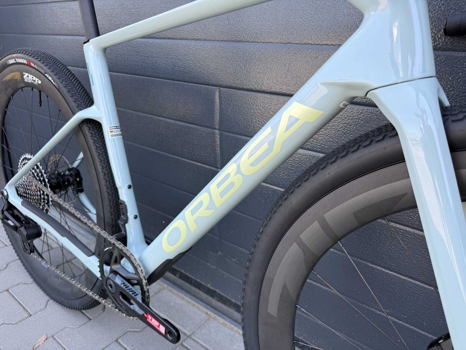 Rower gravelowy Orbea Terra M31e Koła ZIPP 303 XPLR Frozen Concrete