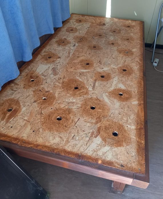 Cama de madeira e OBS e colchão