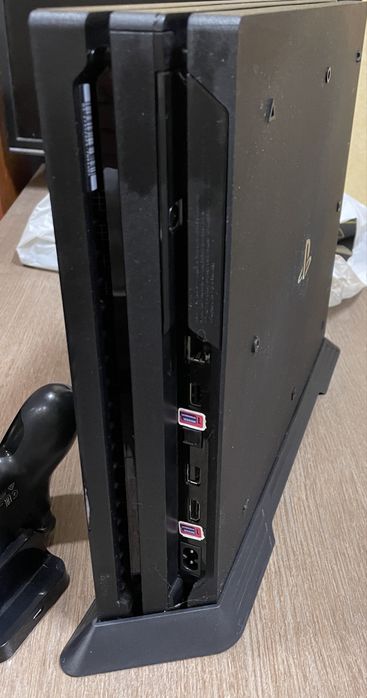Playstation 4 Pro. З двома джойстиками