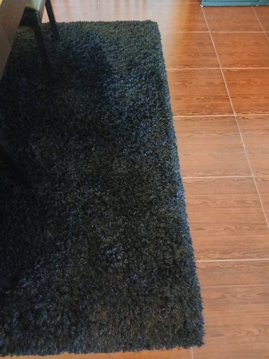 Carpete preta de pelo