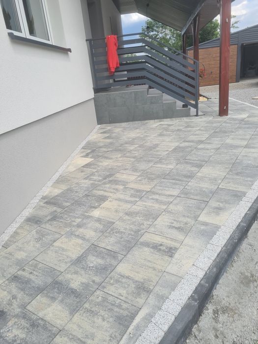 Układanie kostki brukowej opaski chodniki tarasy