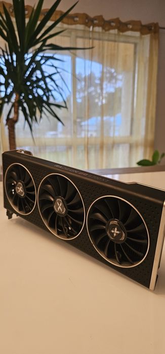 XFX Speedster QICK 319 Radeon RX 6700 XT 12GB - Como Nova
