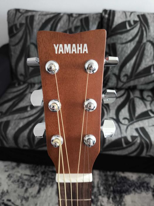 Guitarra Yamaha F400 | Estilo Dreadnought