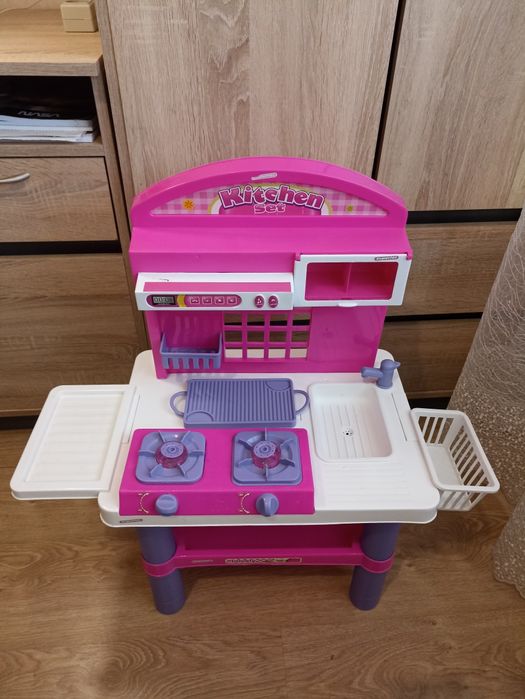 Дитячя кухня для маленьких кулінарів