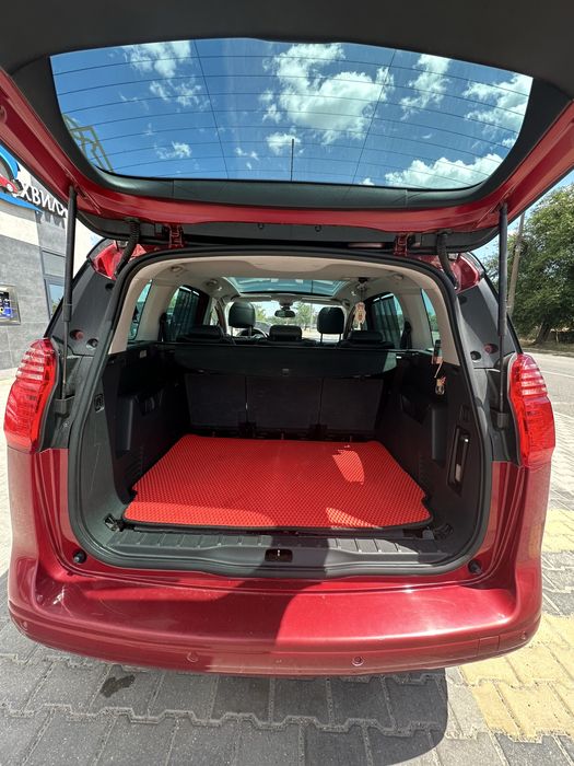 Peugeot 5008 , 7 мест