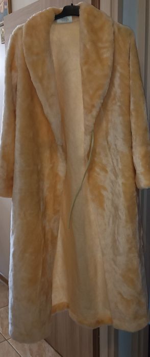 Szlafrok - ciepły, beżowy, puszysty