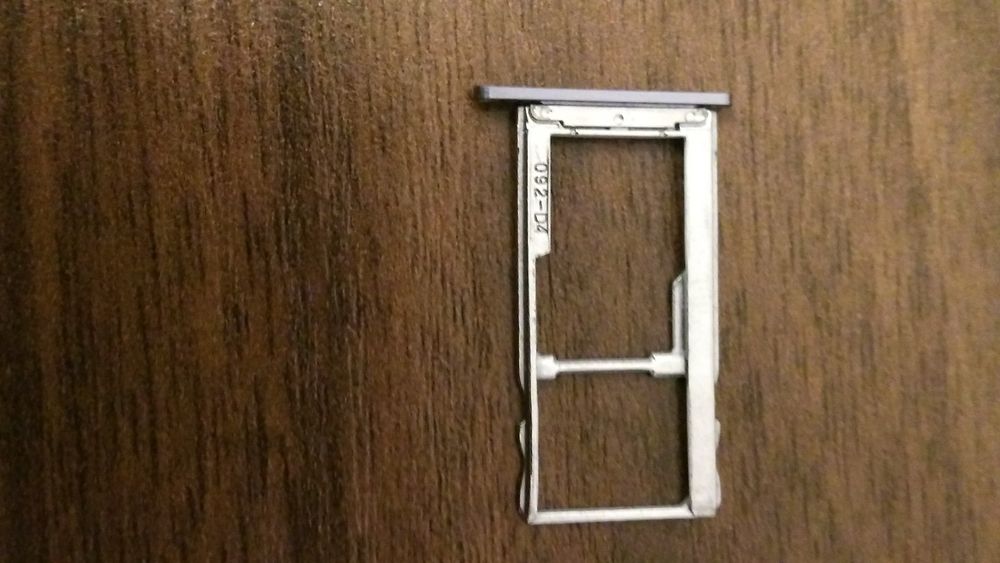 Слот сим карта+карта памяти