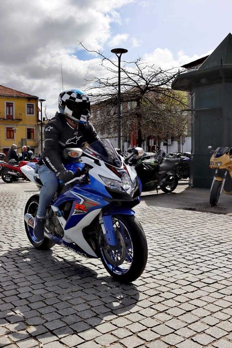 Vendo ou troco Suzuki GSXR 600 K8