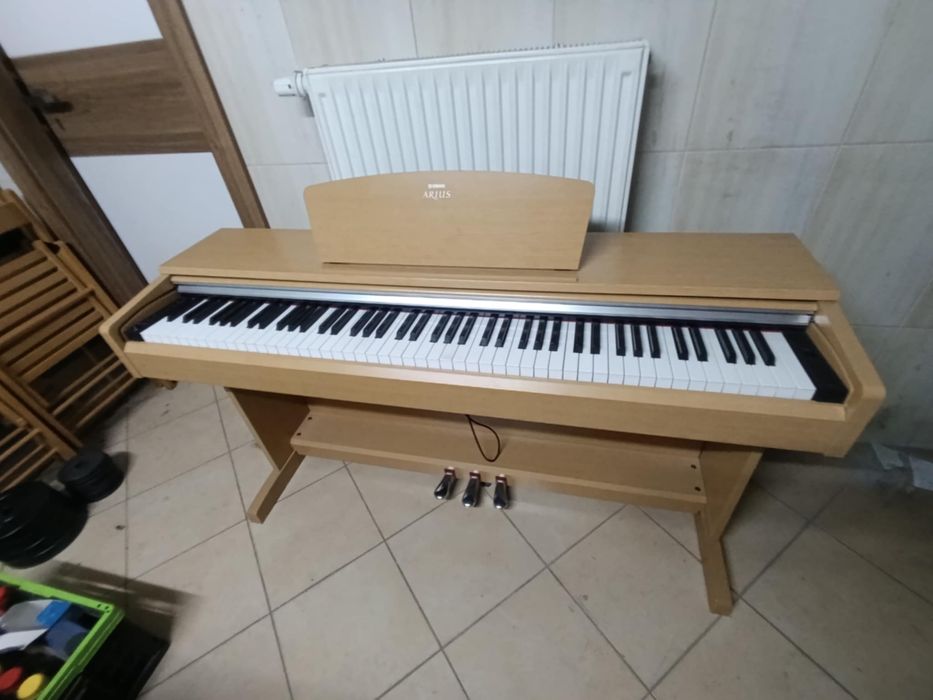Yamaha arius 141 c
