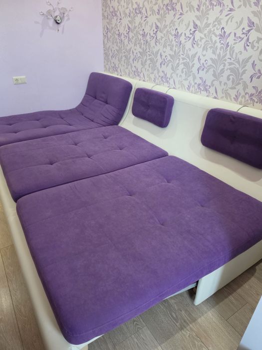 Великий сімейний диван, в гарному стані