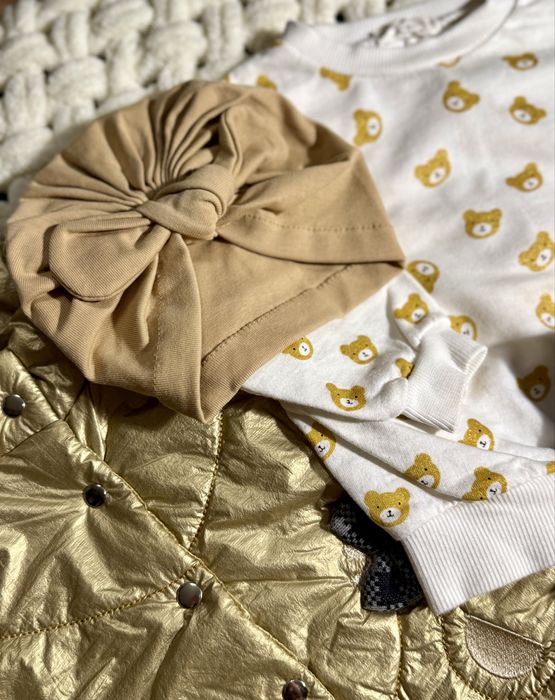 Лот речей на дівчинку