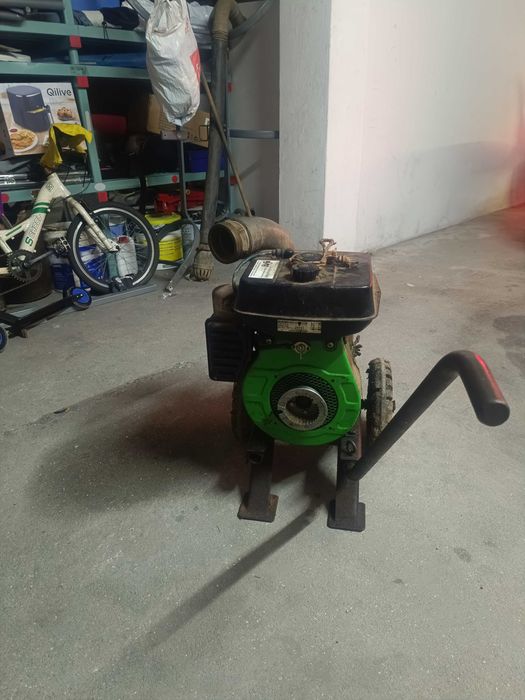 Vendo ou troco. Bomba de tirar água intermotor 302