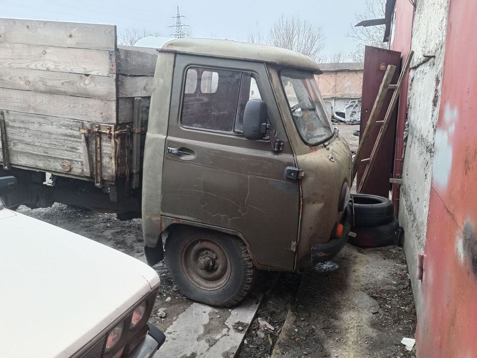Продам УАЗ бортовой