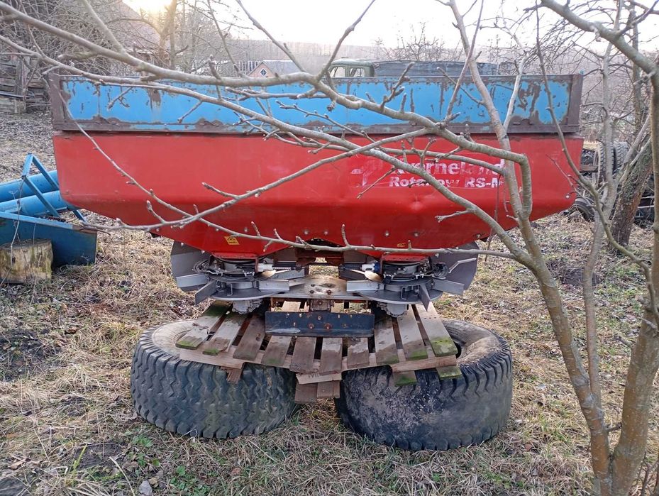 Розкидач міндобрива Kverneland