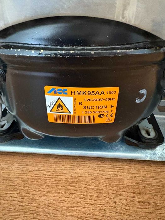 Холодильник Electrolux ENN92811BW Встраиваемый