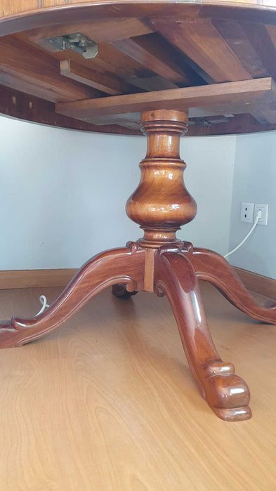 Mesa envernizada Art Deco & 2 extensões - capacidade 4 a 8 pessoas