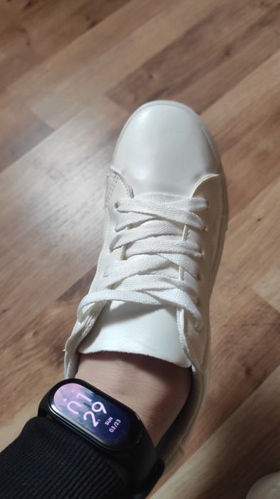 Białe trampki z cienkiej ekoskóry, rozmiar 36, nowe