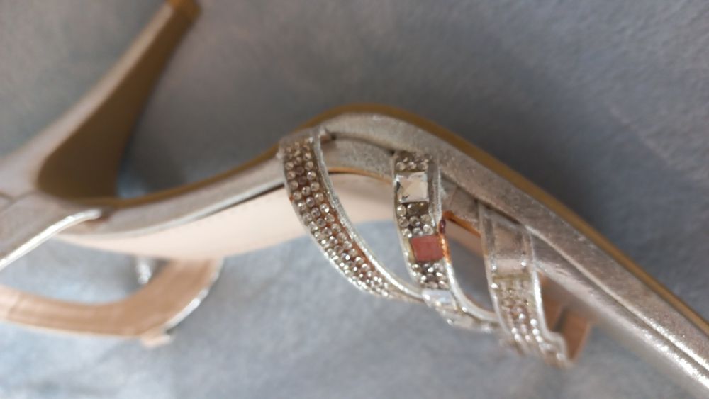 Sandálias prateadas