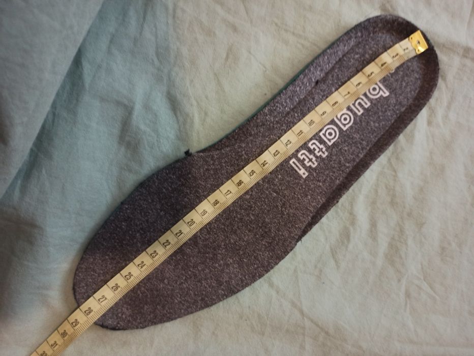 Кросівки чоловічі і