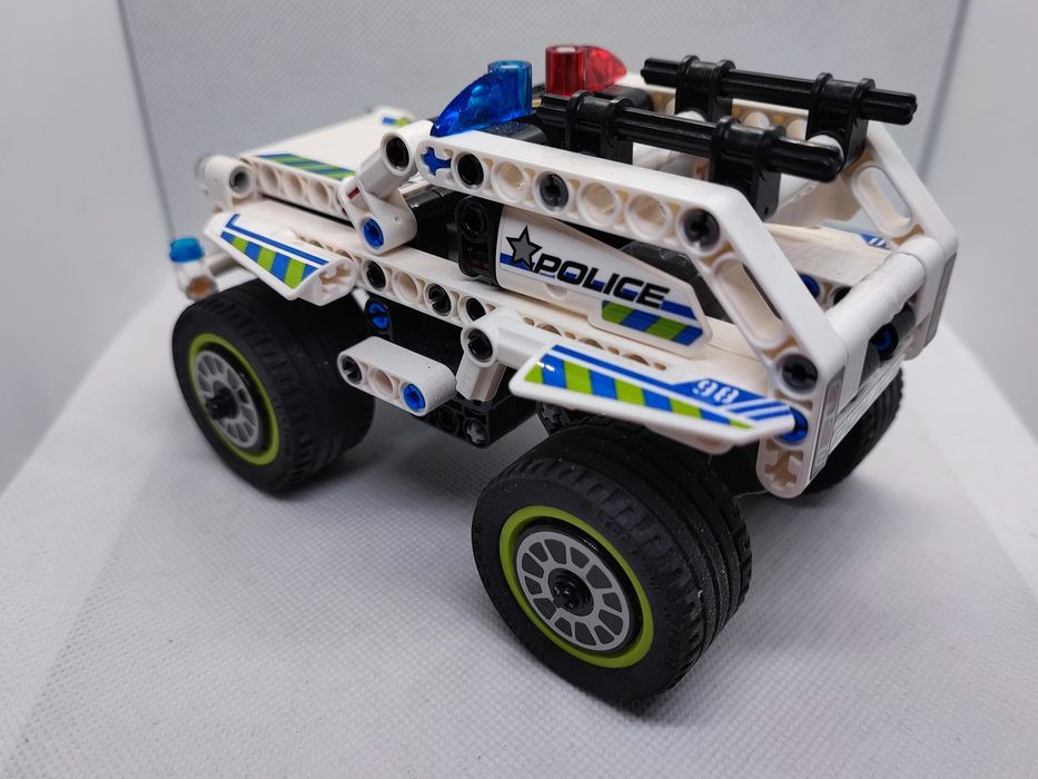 LEGO® 42047 Technic - Radiowóz pościgowy