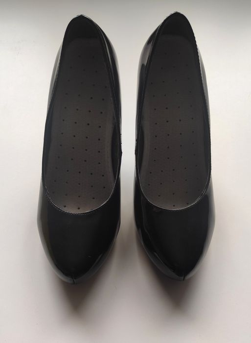 Czarne szpilki lakierowane rozmiar 37