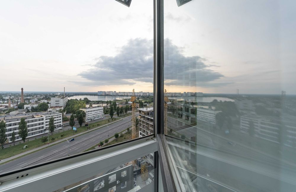 Бажана, 17 - 5хв. від метро - стильна студія у будинку з Укриттям!