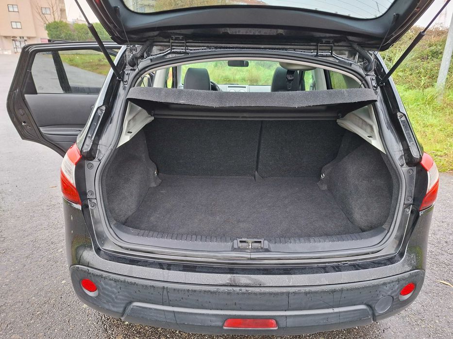 nissan qashqai com pele e teto