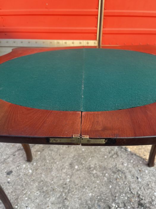 Mesa de jogo antigo