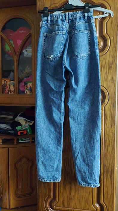 Spodnie jeansowe z dziurami Pull & Bear 32.