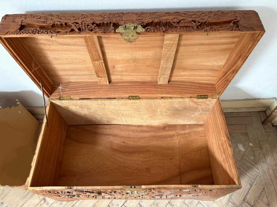 Arca antiga em madeira de canfora Castelo Branco • OLX.pt