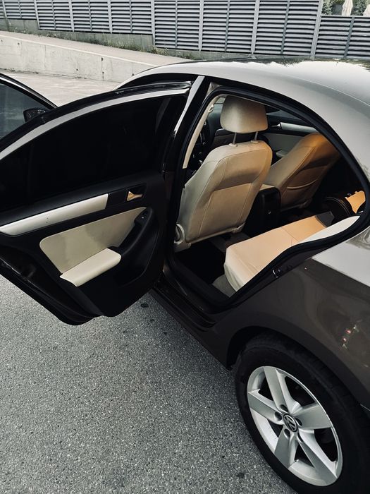 Volkswagen Jetta 2012 2.0TDI, в хорошем состоянии