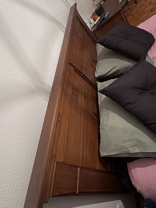 Cama uso 1 ano - em madeira com selo de qualidade
