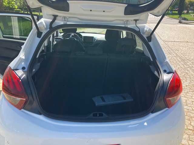 Vendo Peugeot 208 (ano 2016), em ótimo estado.