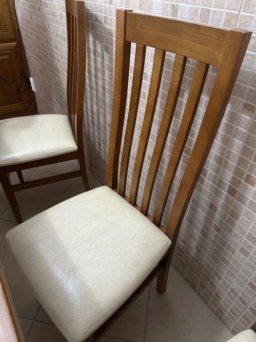 Mesa 1,50 x 0,90 pode ser até 2,50 x 0,90 e 6 cadeiras
