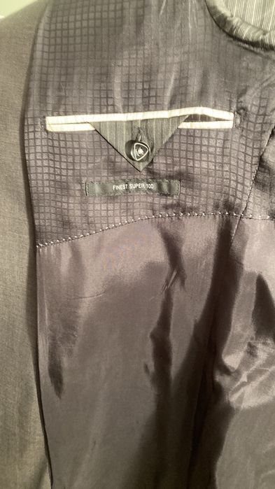 Fato Strellson castanho escuro.