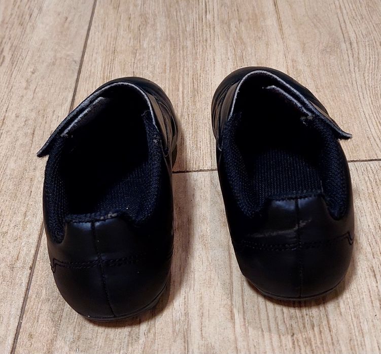 Korki adidas na rzep r. 31