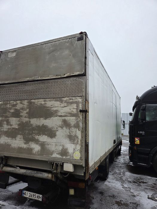 Продам термо будку  2000 год  с гидробортом