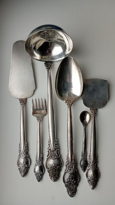 Продам набір столових та десертних приладдя мельхіор УРСР серії Троянд