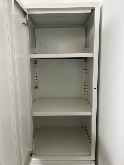 Cacifo Metálico Branco 1 Porta + Prateleiras Reguláveis | Aro p/ Cadeado | 84×40×34cm
