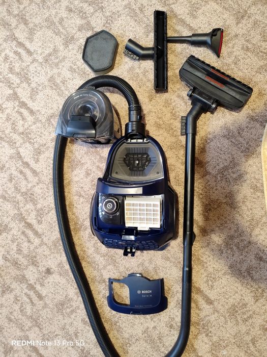 Пилосос bosch серія 4 у гарному стані повний комплект