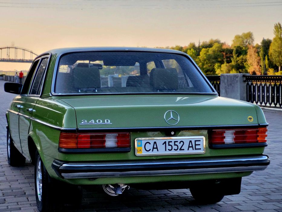 Mercedes-123  Classic  Old Car