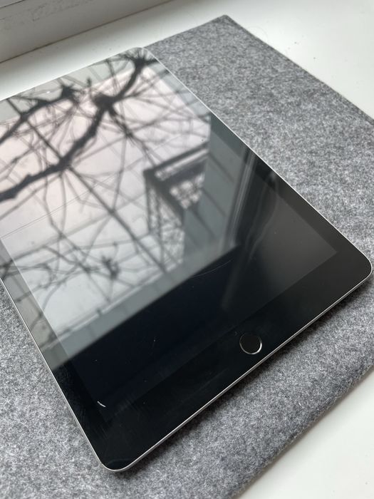Продам iPad 6 128gb Wi-Fi