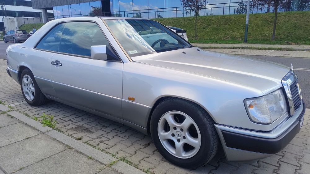 Mercedes Benz C124 Coupe