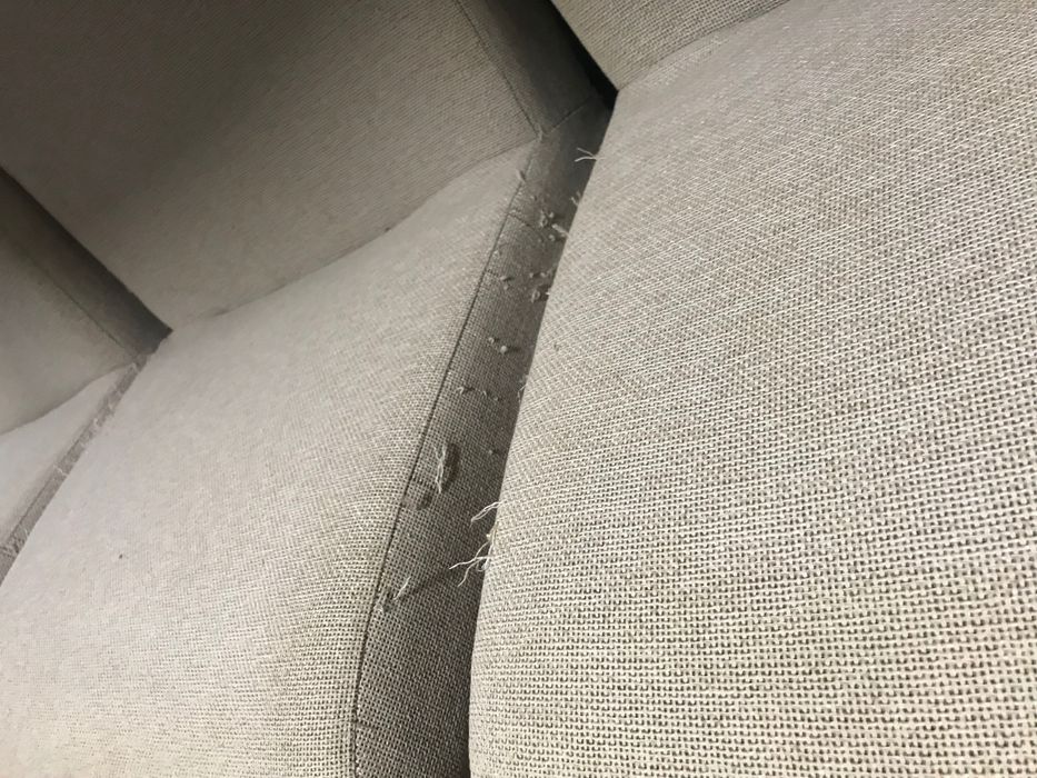 6 Cadeiras de sala forradas bege pés pretos / Máscara Veneziana