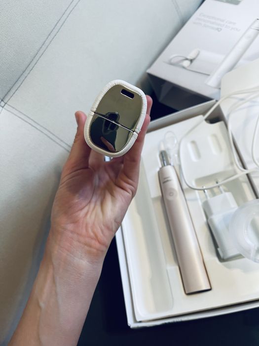 Електрична зубна щітка Philips Sonicare 9900 Prestige